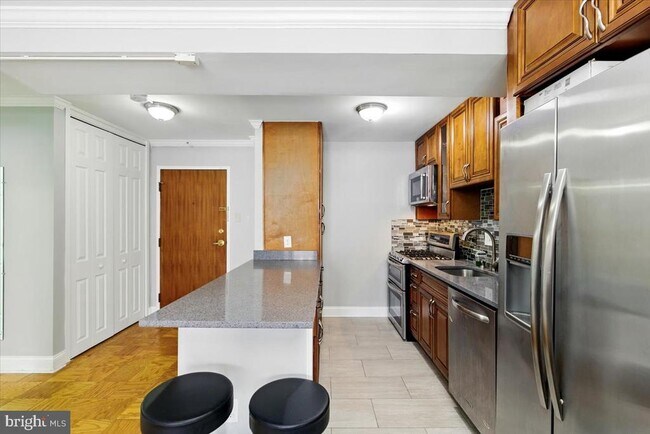 Building Photo - 730 24th St NW