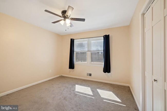 Building Photo - 1032 Pinecrest Dr