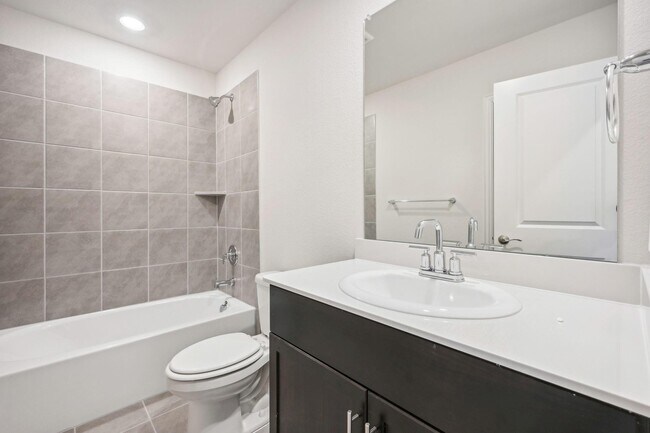 Building Photo - 2203 Gustavus Dr
