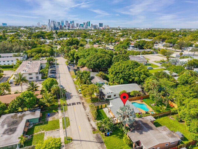 Building Photo - 1425 NE 5th Terrace