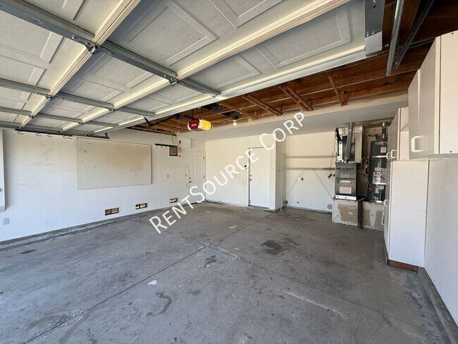 Building Photo - 2240 Westpark Dr