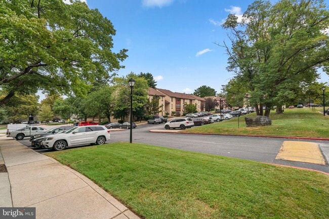 Building Photo - 9651 White Acre Rd