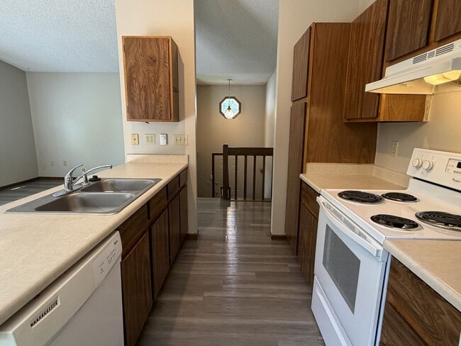 Building Photo - 2013 Custer Dr