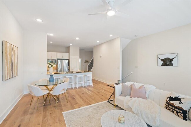 Building Photo - 2520 Bluebonnet Ln