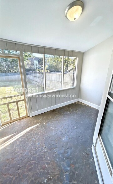 Building Photo - 5547 St James St