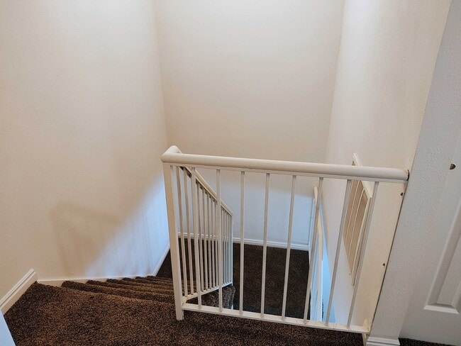 Building Photo - Great 3 Bd 2.5 Bath Townhome