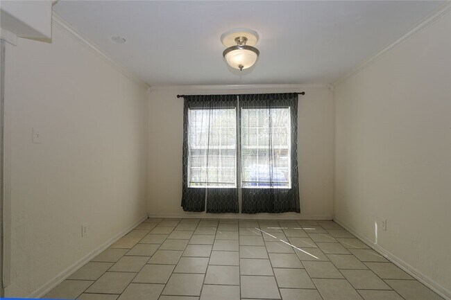 Building Photo - 2927 S Staples St