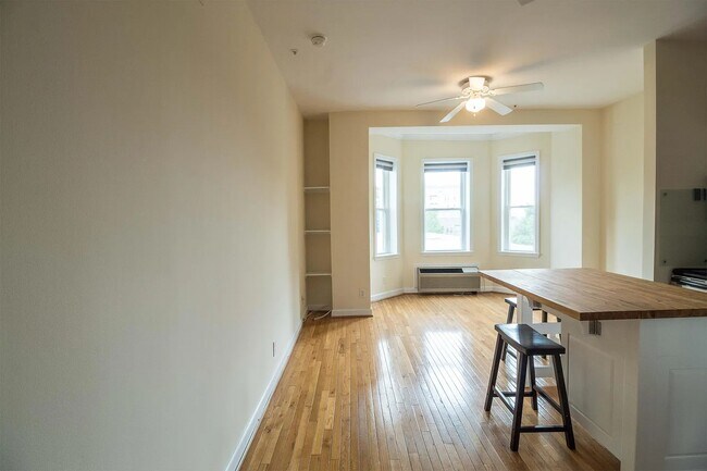 Building Photo - 1415 Chapin St NW