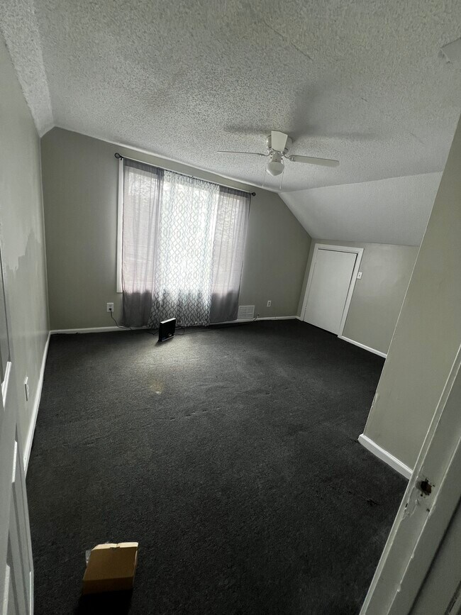 Building Photo - 14016 Pinewood St