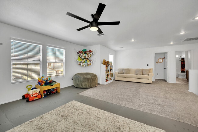 Building Photo - 11142 Romola St