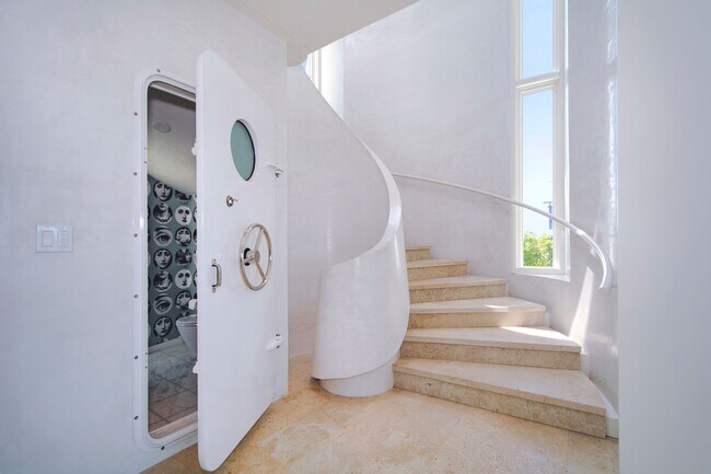 Building Photo - 1377 Meadow Ln