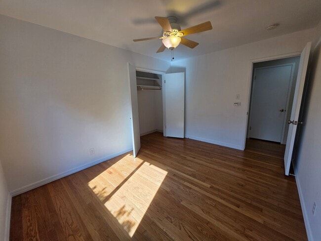 Building Photo - Home located in the heart of the college n...