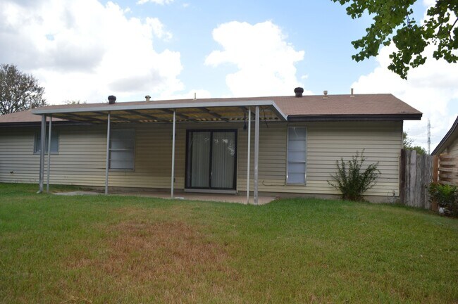 Building Photo - Beautiful remodeled 3 bed 2 bath home in L...