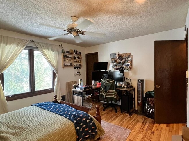 Building Photo - 520 Lake Summit Ct