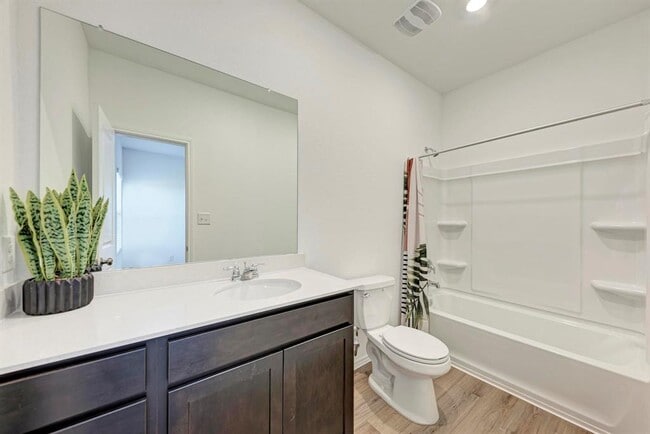 Building Photo - 611 Halfmoon Dr
