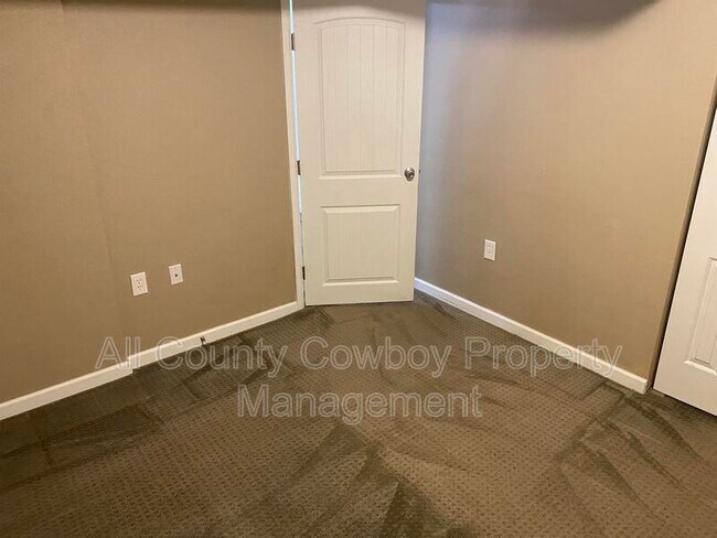 Building Photo - 1222 Logan Ave