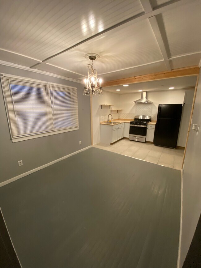 Kitchen - 1105 Sundown St