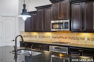 Building Photo - 707 Gold Beauty