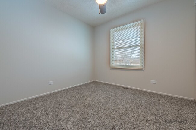 Building Photo - 8170 Northway Dr