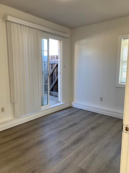 Building Photo - 427 Mignot Ln