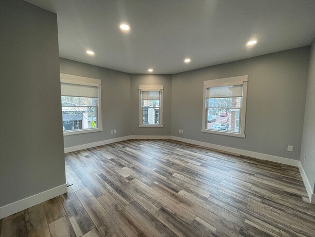 Building Photo - Beautiful One Bedroom in Cherry Hill - All Utilities Including WiFi are included!