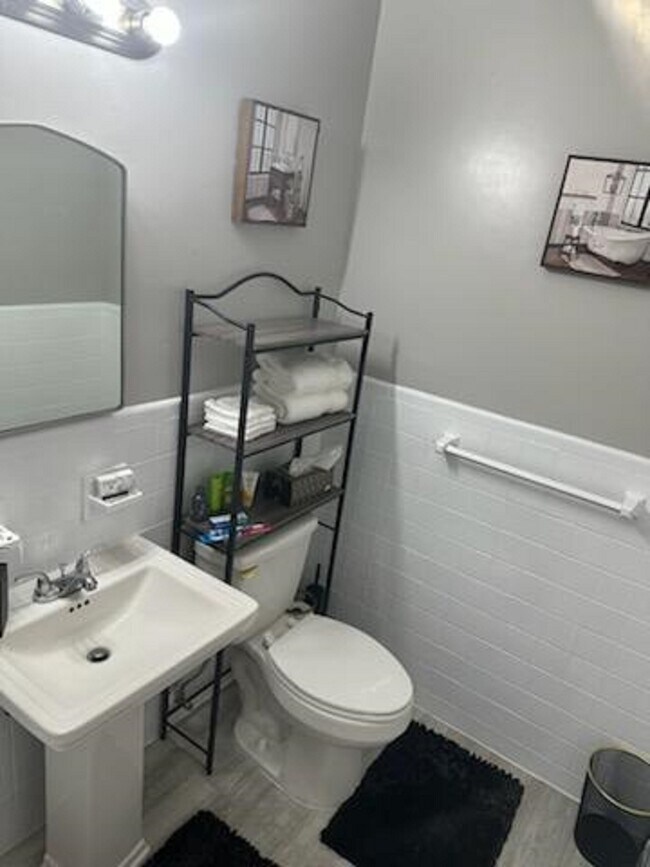 Building Photo - 1929 NE 26th St