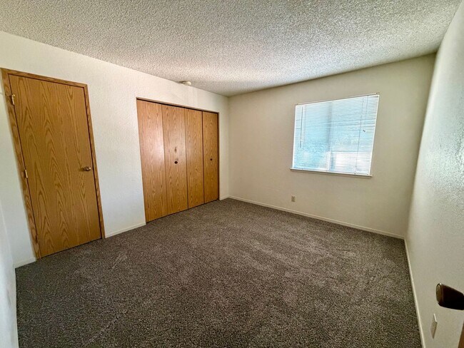 Building Photo - 1717 Bramble Pl