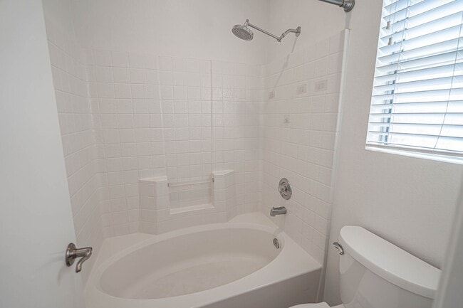 Building Photo - Charming 2-Bedroom Townhome in Valencia with Backyard & Community Amenities!