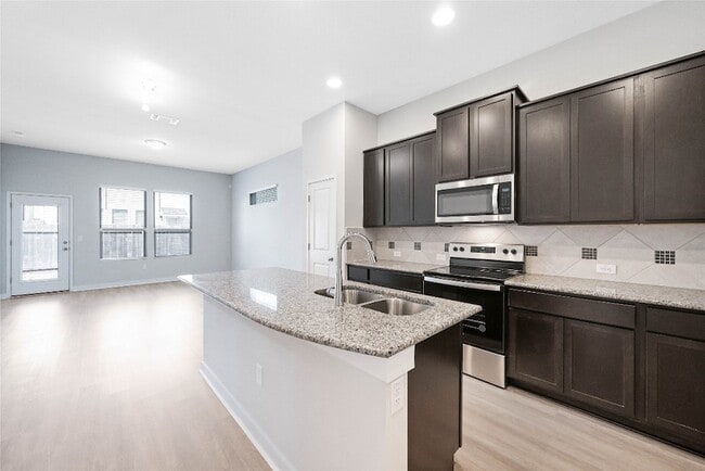 Building Photo - 15008 Forum Ave