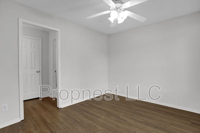 Building Photo - 840 Barrington Woods Cove