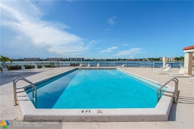 Building Photo - 115 Lake Emerald Dr