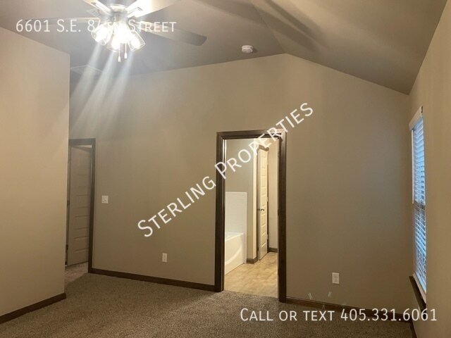 Building Photo - 6601 SE 84th St