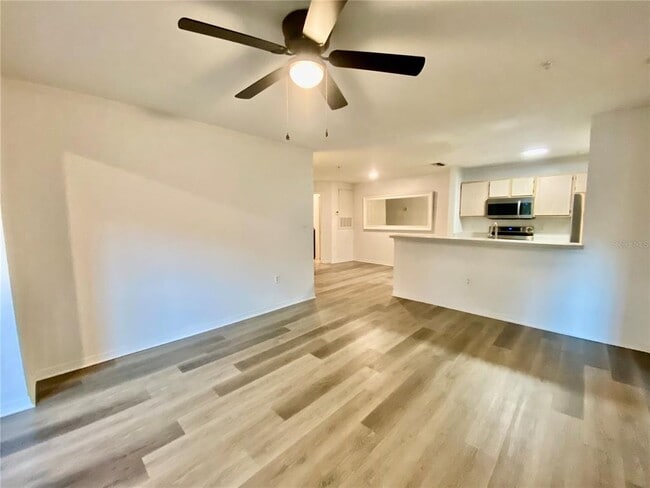 Building Photo - 5463 Vineland Rd
