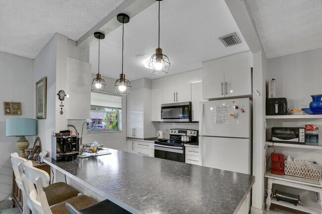 Building Photo - 1317 High Point Way SE