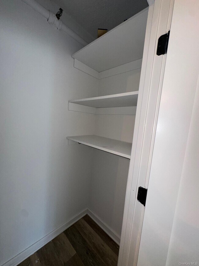 Building Photo - 14 Nosband Ave