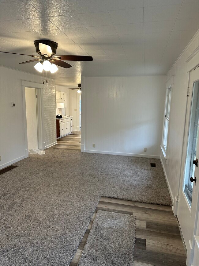 Building Photo - 1104 S Brady St