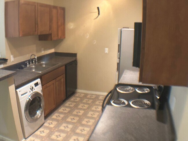 Building Photo - Great studio condo in the Arbors!