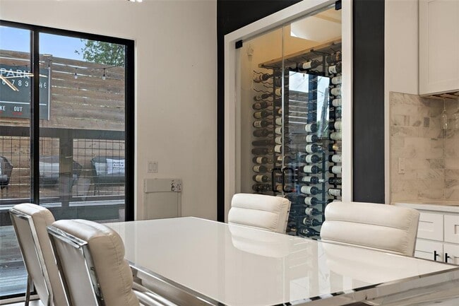 Building Photo - 2917 E 13th St