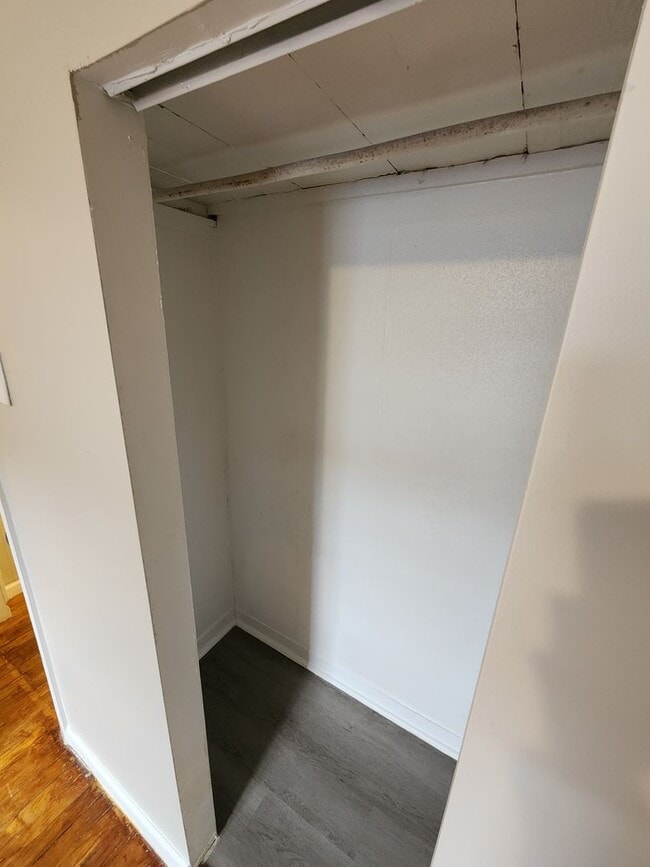 Building Photo - Spacious 3-Bedroom, 1-Bathroom Home AVAILABLE NOW!!