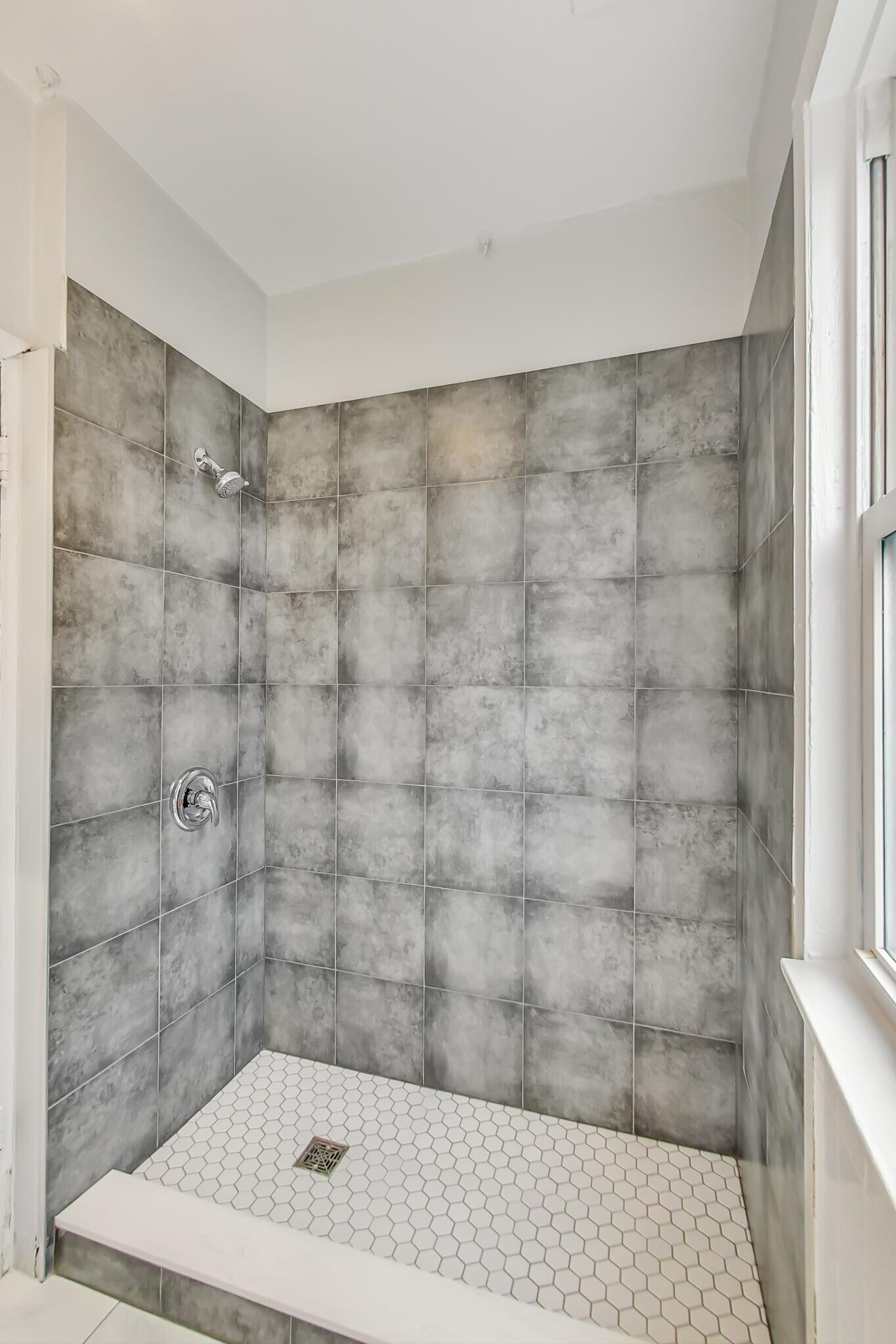 Building Photo - 2436 W Diversey Ave