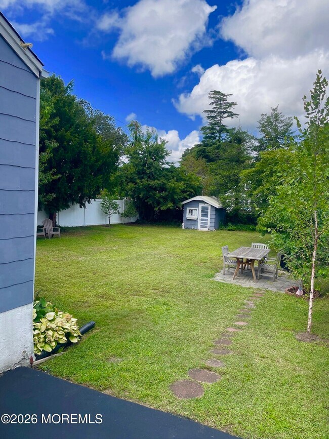 Building Photo - 1008 17th Ave