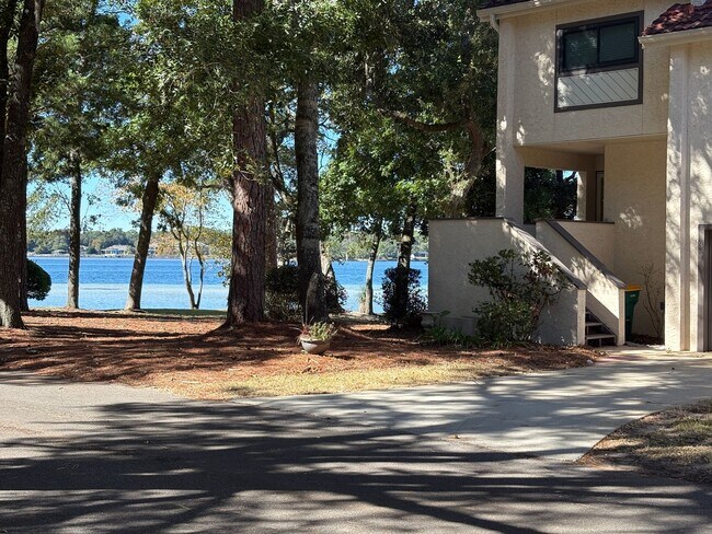 Building Photo - 30 Marina Cove Dr