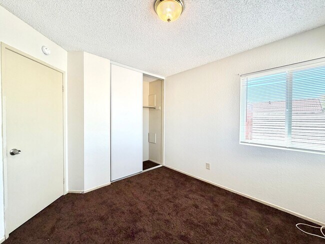 Building Photo - Gated 3 Bedroom 2.5 Bath Home with Bonus Room & Private Balcony