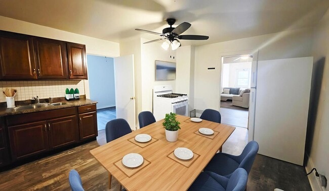 Building Photo - 15 E 21st St