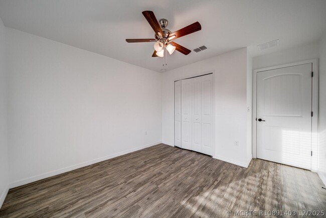 Building Photo - 4631 SW Athena Dr