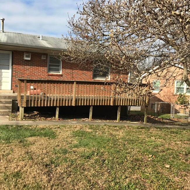 Building Photo - 2350 Heather Way