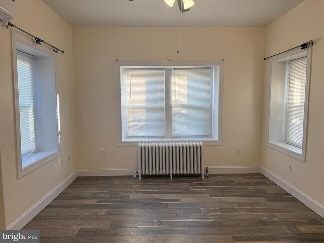 Building Photo - 439 W Glenside Ave