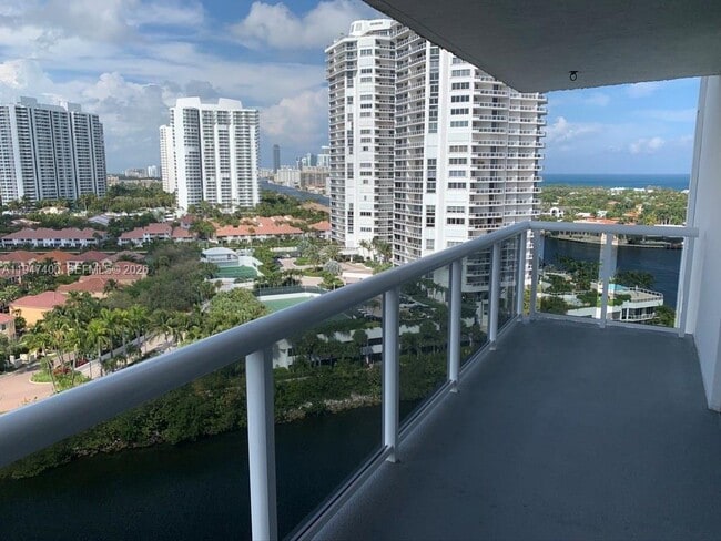 Building Photo - 20505 E Country Club Dr