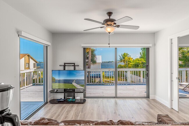 Building Photo - 1712 Sea Horse Pl