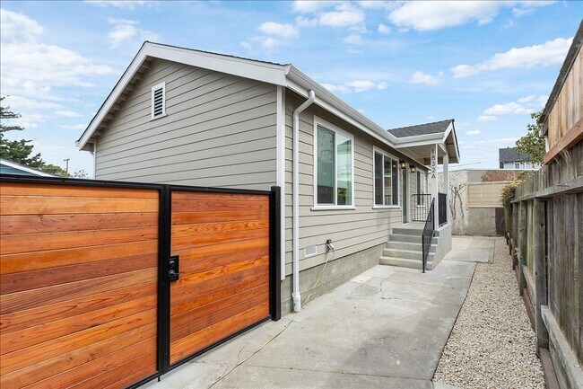 Building Photo - 1832 9th St